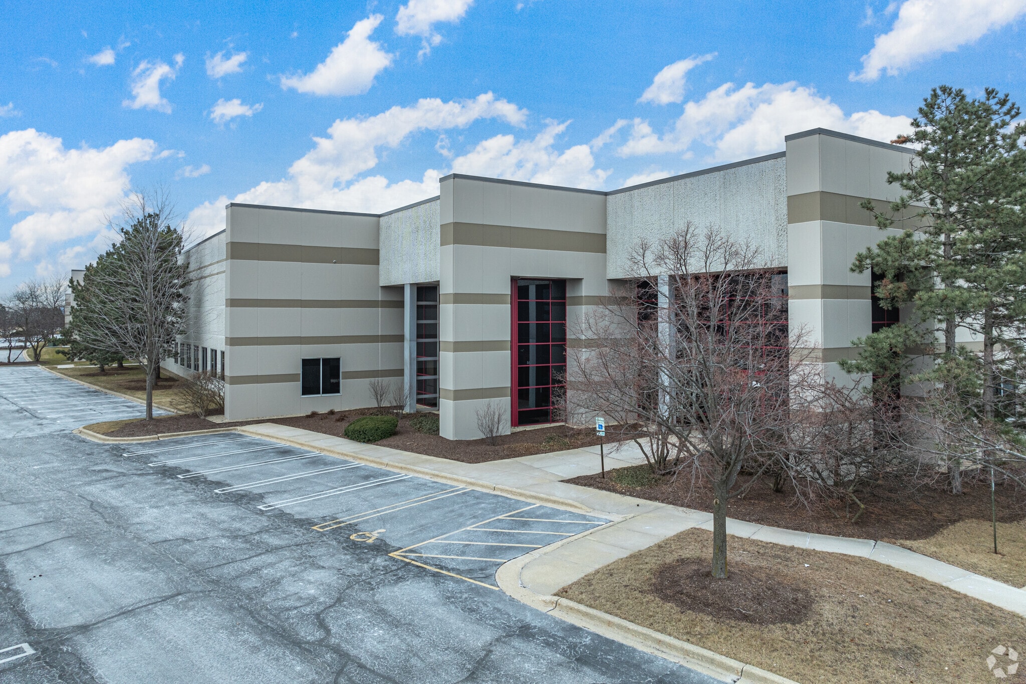 284-314 E Lies Rd, Carol Stream, IL for lease Primary Photo- Image 1 of 5