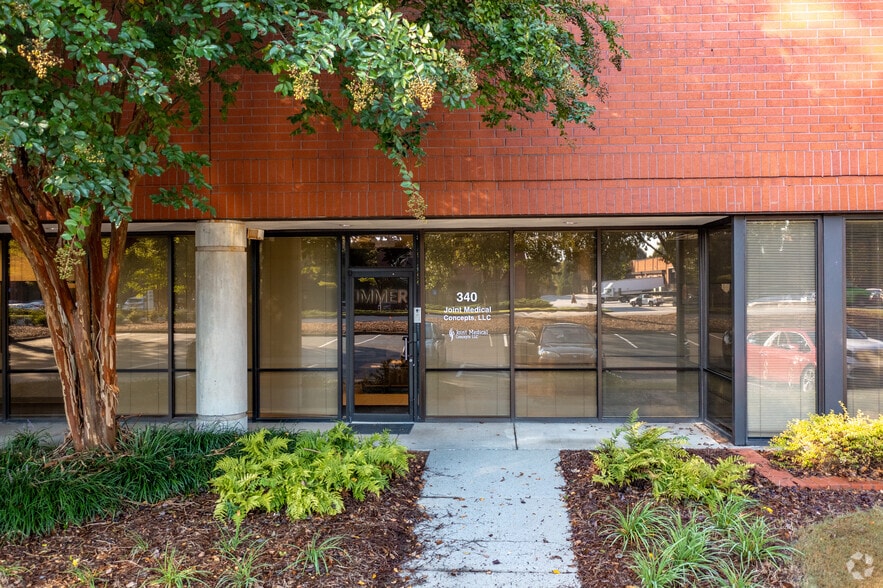 1725 Corporate Dr, Norcross, GA for lease - Building Photo - Image 3 of 9