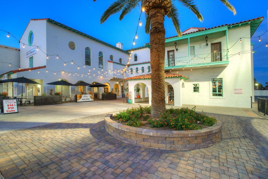 8101 N 19th Ave, Phoenix, AZ à louer - Photo du bâtiment - Image 3 de 8