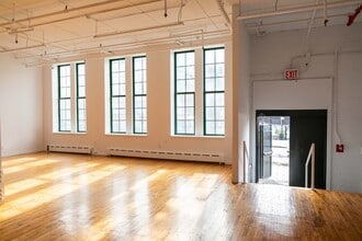 37-24 24th St, Long Island City, NY à louer Photo intérieure- Image 2 de 9