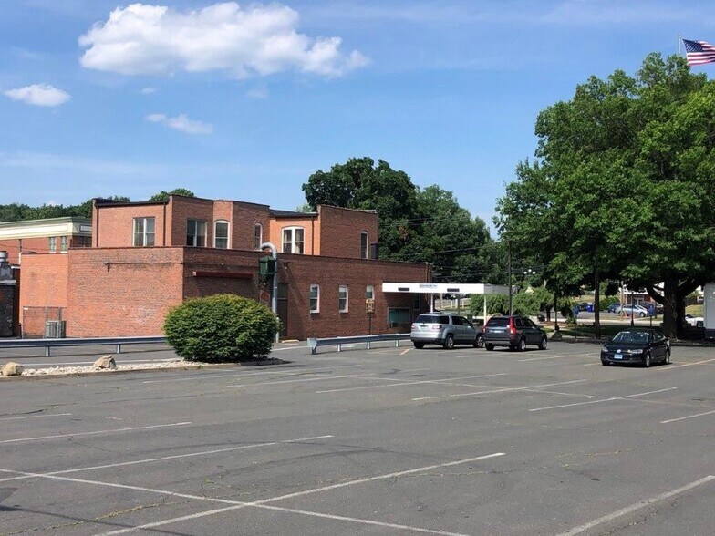 22 Main St, Southington, CT à louer - Photo du bâtiment - Image 3 de 4