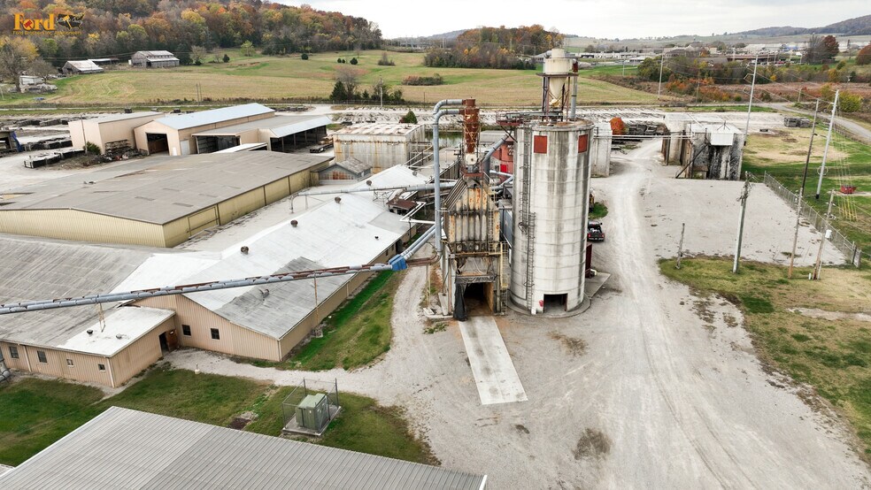 1925 N Main St, Monticello, KY à louer - Photo du bâtiment - Image 2 de 43