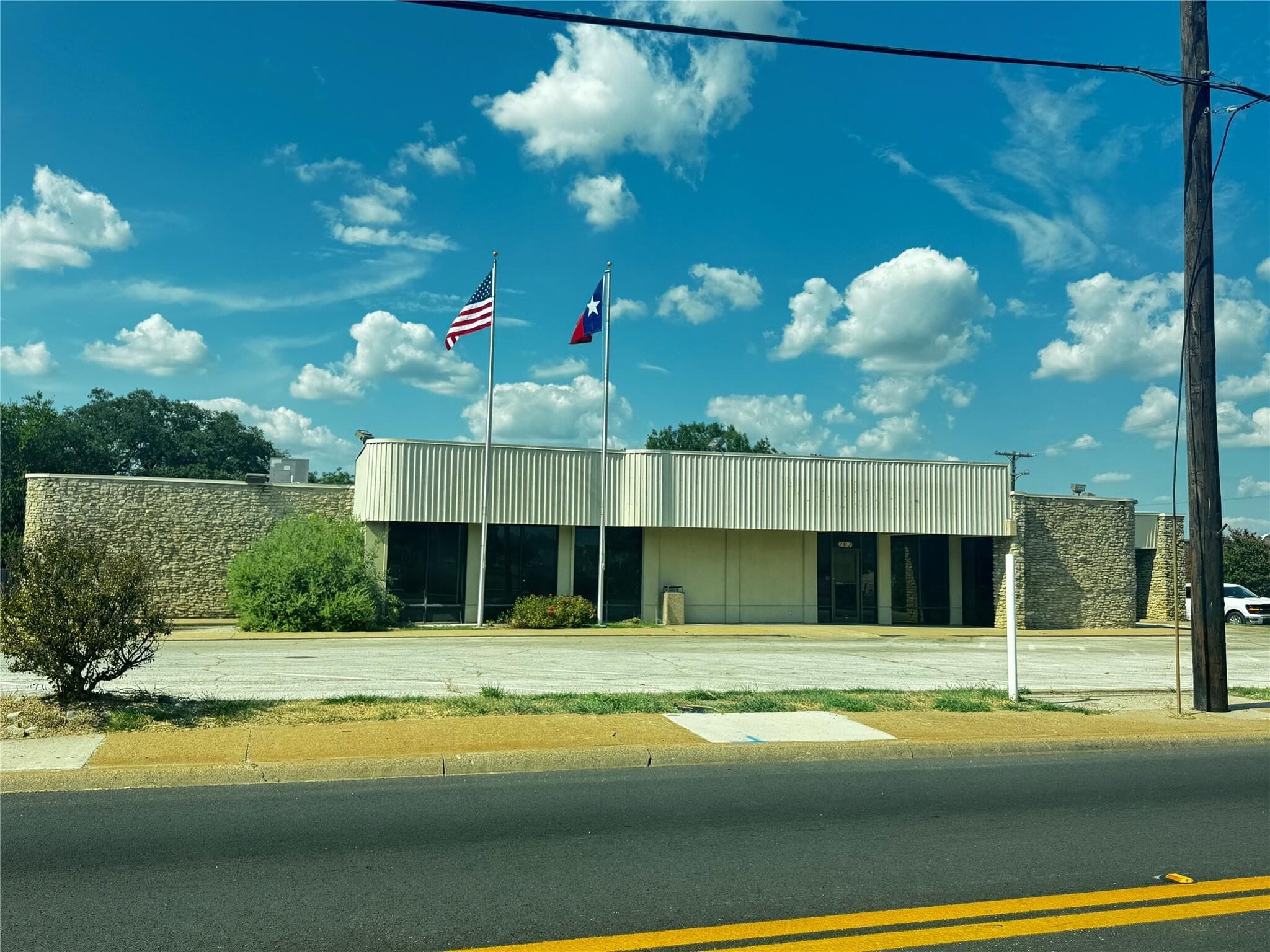 702 W Pearl St, Granbury, TX à louer Photo du bâtiment- Image 1 de 5