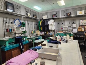 702 Mall Blvd, Savannah, GA for lease Interior Photo- Image 2 of 3