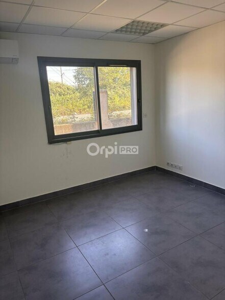 Office in Avignon for sale - Building Photo - Image 2 of 10