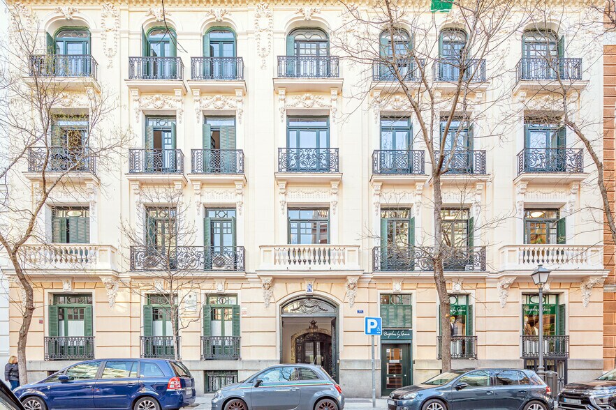 Calle del Monte Esquinza, 14, Madrid, Madrid à louer - Photo du bâtiment - Image 3 de 3