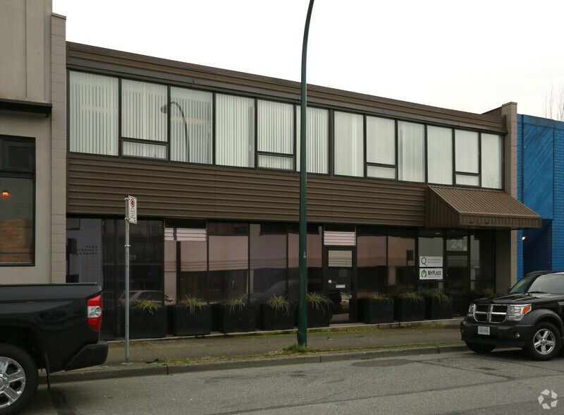 24 E 4th Ave, Vancouver, BC à louer - Photo du bâtiment - Image 3 de 4