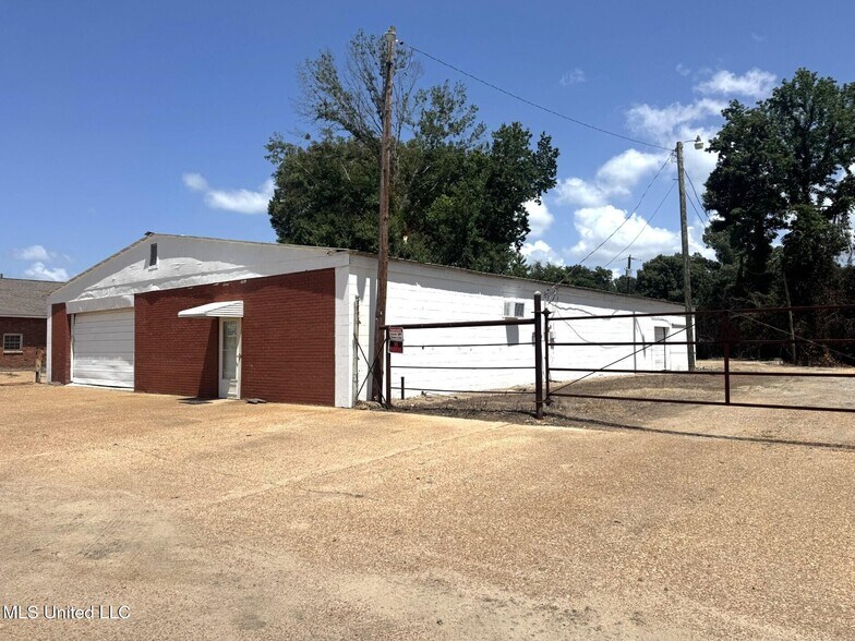 335 Lower Woodville Rd, Natchez, MS à vendre - Photo du bâtiment - Image 2 de 4