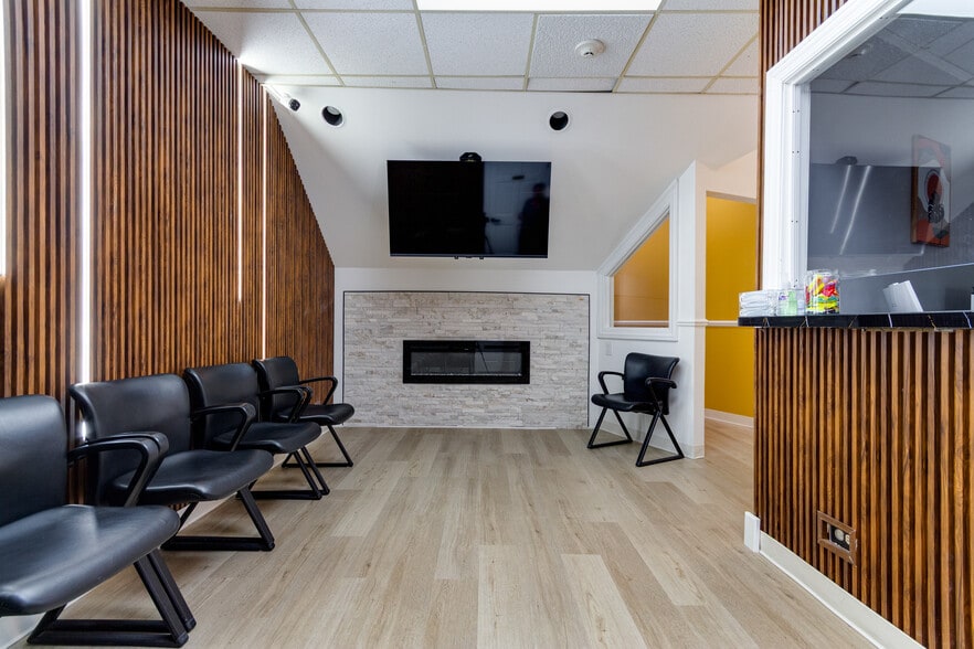 11900 Southwest Hwy, Palos Park, IL for sale - Interior Photo - Image 3 of 7