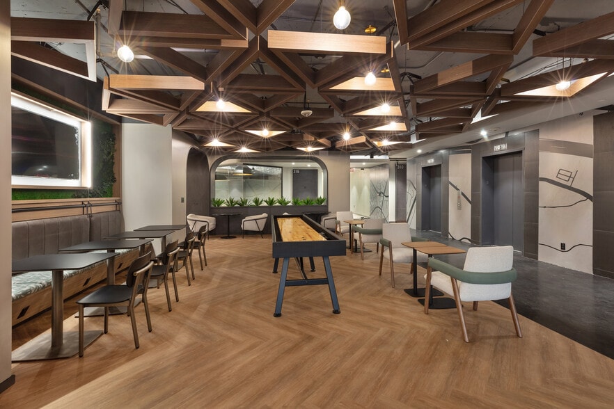 1900 Campus Commons Dr, Reston, VA for lease - Building Photo - Image 3 of 40