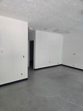 1021 Carlton Arms Blvd, Bradenton, FL for lease Interior Photo- Image 2 of 4