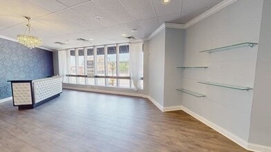 135 Park Ave, Barrington, IL à louer - Vidéo sur l’inscription commerciale