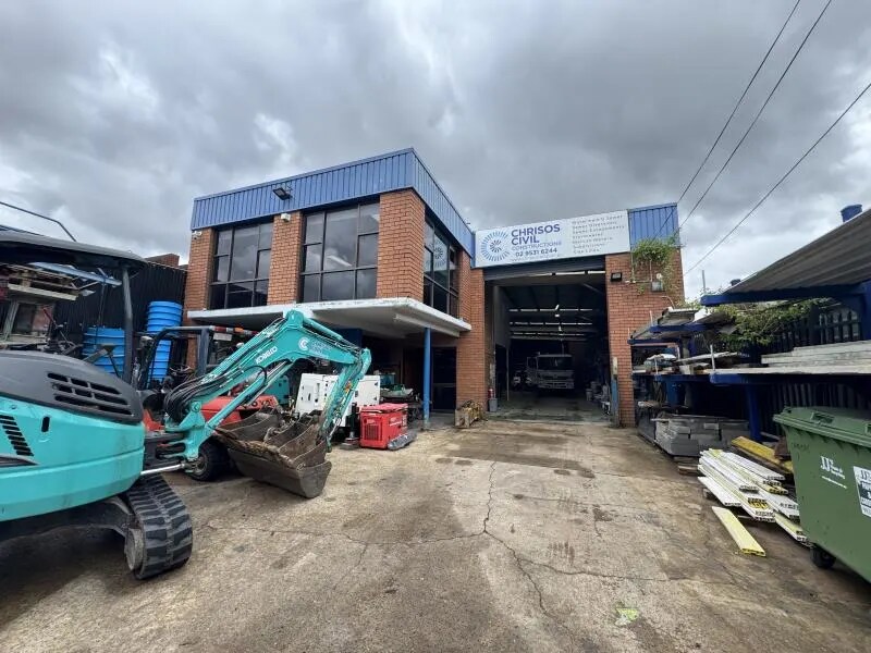 7 Fortril Ave, Bankstown for lease Primary Photo- Image 1 of 9