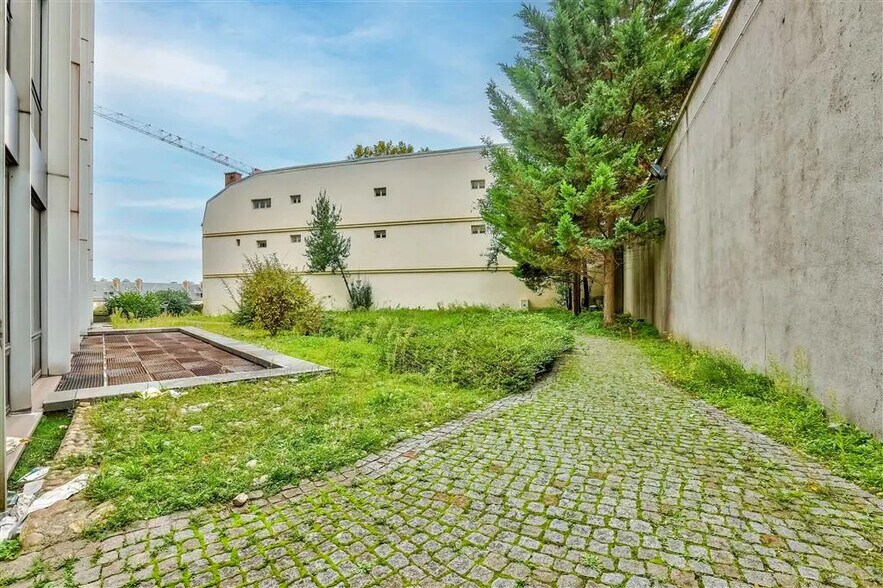 Bureau dans Saint-Cloud à vendre - Photo du bâtiment - Image 2 de 8