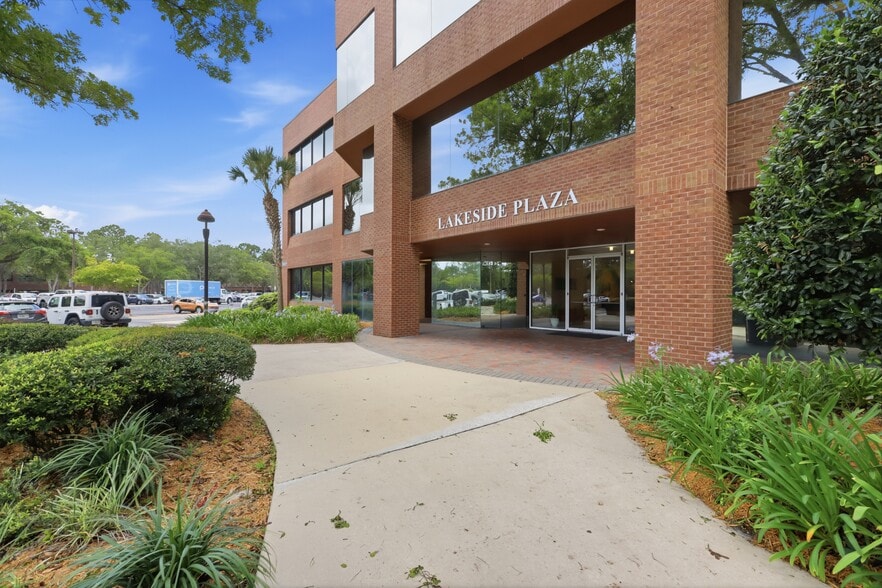 8665 Baypine Rd, Jacksonville, FL for lease - Building Photo - Image 3 of 17