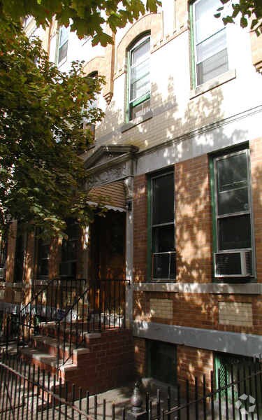 Bushwick/Ridgewood Multifamily Portfolio portefeuille de 14 propriétés à vendre sur LoopNet.ca Photo principale- Image 1 de 14