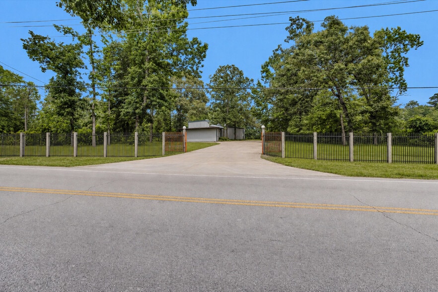 11003 Willis Waukegan Rd, Conroe, TX for sale - Building Photo - Image 2 of 24