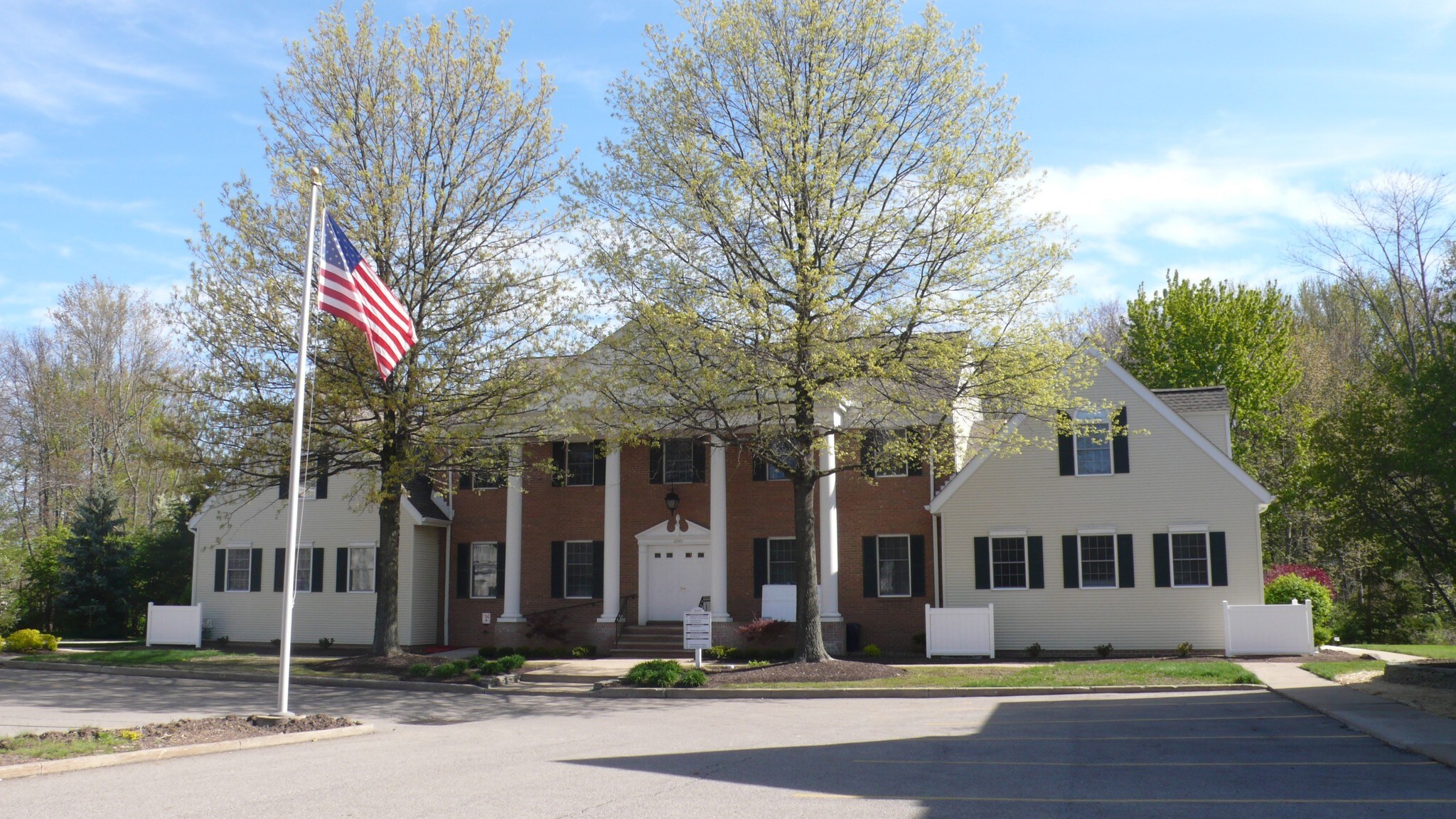 270 Park Pl, Chagrin Falls, OH à vendre Photo du bâtiment- Image 1 de 11