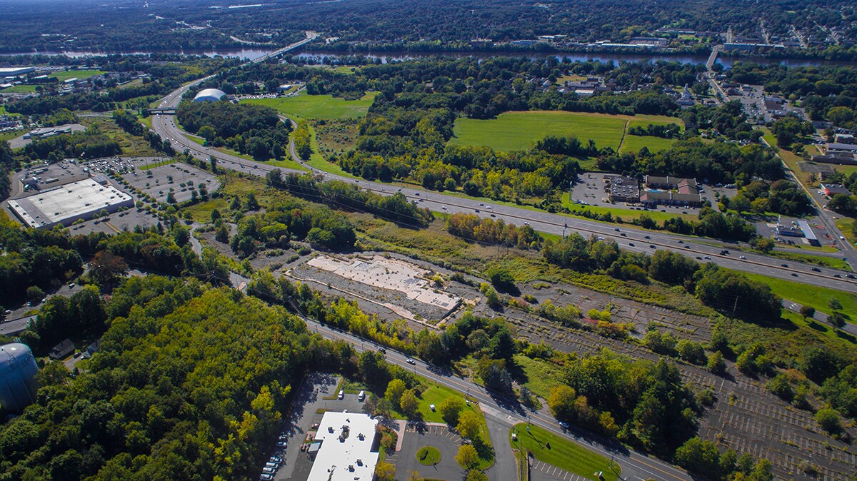 105 Prospect Hill Rd, East Windsor, CT à vendre Photo du bâtiment- Image 1 de 8