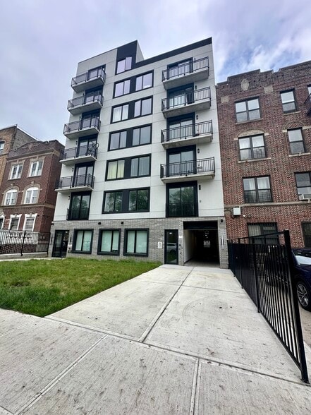 1367 Eastern Pky, Brooklyn, NY for lease - Building Photo - Image 1 of 2