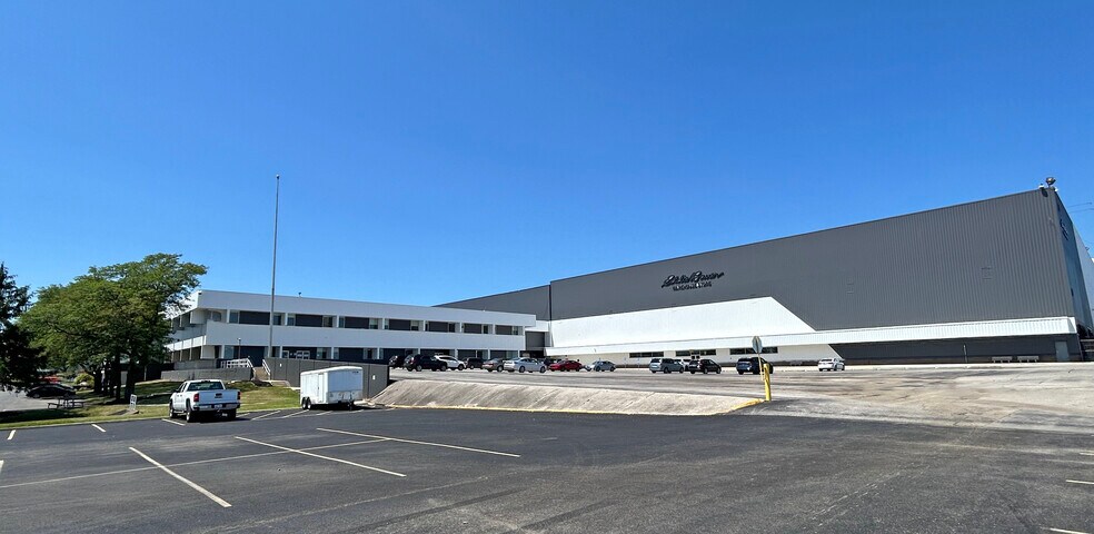 4545 Fisher Rd, Columbus, OH à louer - Photo du bâtiment - Image 3 de 8