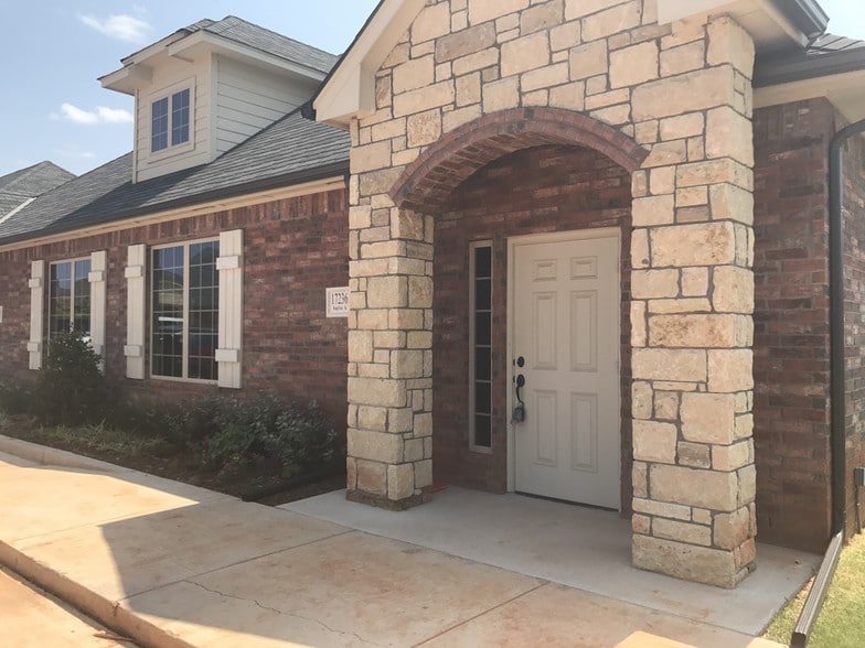 17236 N May Ave, Edmond, OK for sale - Building Photo - Image 2 of 30