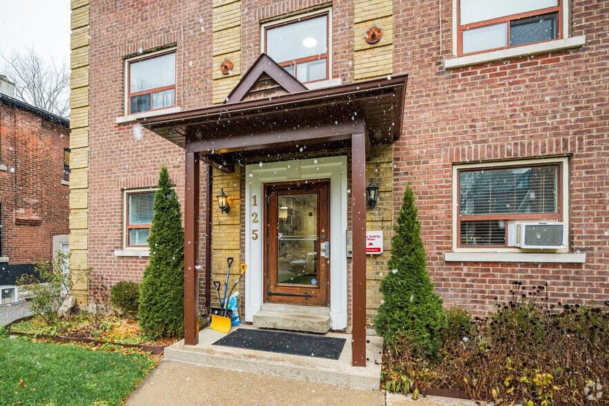 125 Kenilworth Av, Toronto, ON for sale - Building Photo - Image 2 of 4