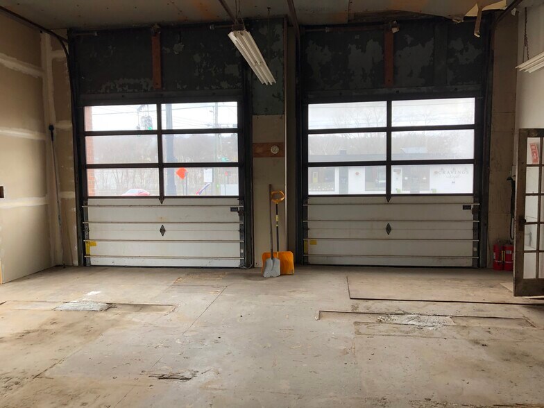 8 Migeon Ave, Torrington, CT à vendre - Photo du bâtiment - Image 2 de 11