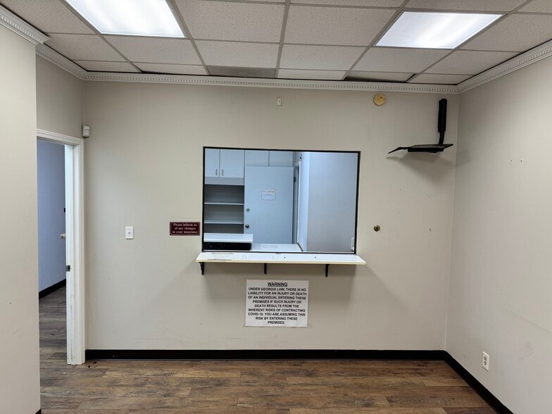 215 Clairemont Ave, Decatur, GA for lease - Interior Photo - Image 3 of 8