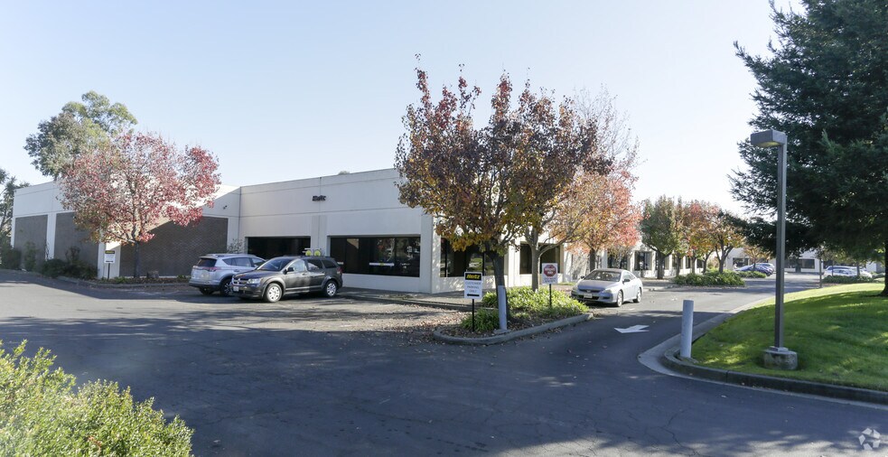 1160 Industrial Ave, Petaluma, CA à louer - Photo du bâtiment - Image 2 de 8