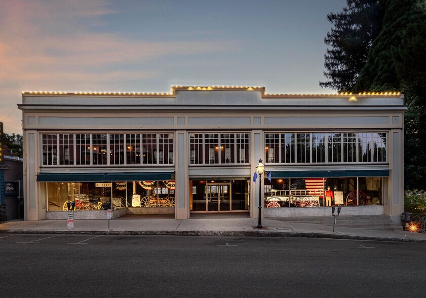 210 Broad St, Nevada City, CA à vendre - Photo du bâtiment - Image 1 de 39