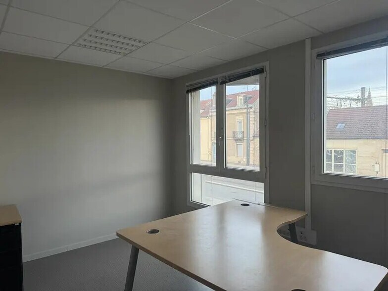À 15 Rue De L'Arquebuse, Dijon for lease - Interior Photo - Image 2 of 5