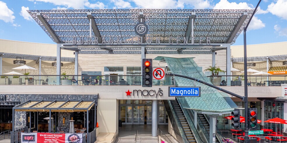111-245 E Magnolia Blvd, Burbank, CA à louer - Photo du bâtiment - Image 2 de 8
