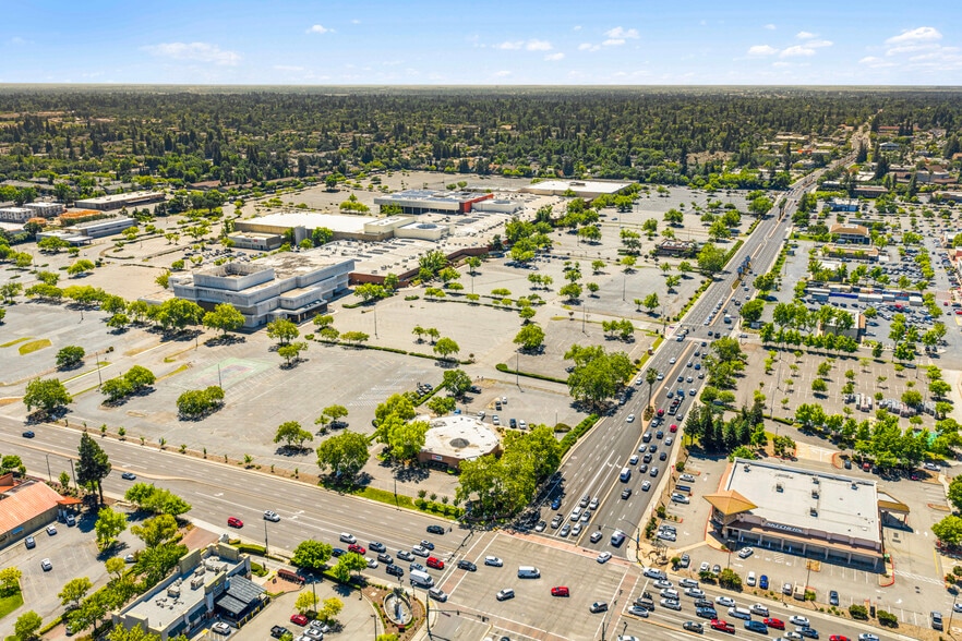 6199 Sunrise Mall Rd, Citrus Heights, CA for sale - Building Photo - Image 2 of 33