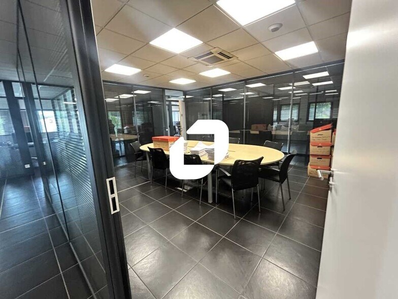 Office in Saint-Brice-sous-Forêt for lease - Interior Photo - Image 3 of 8