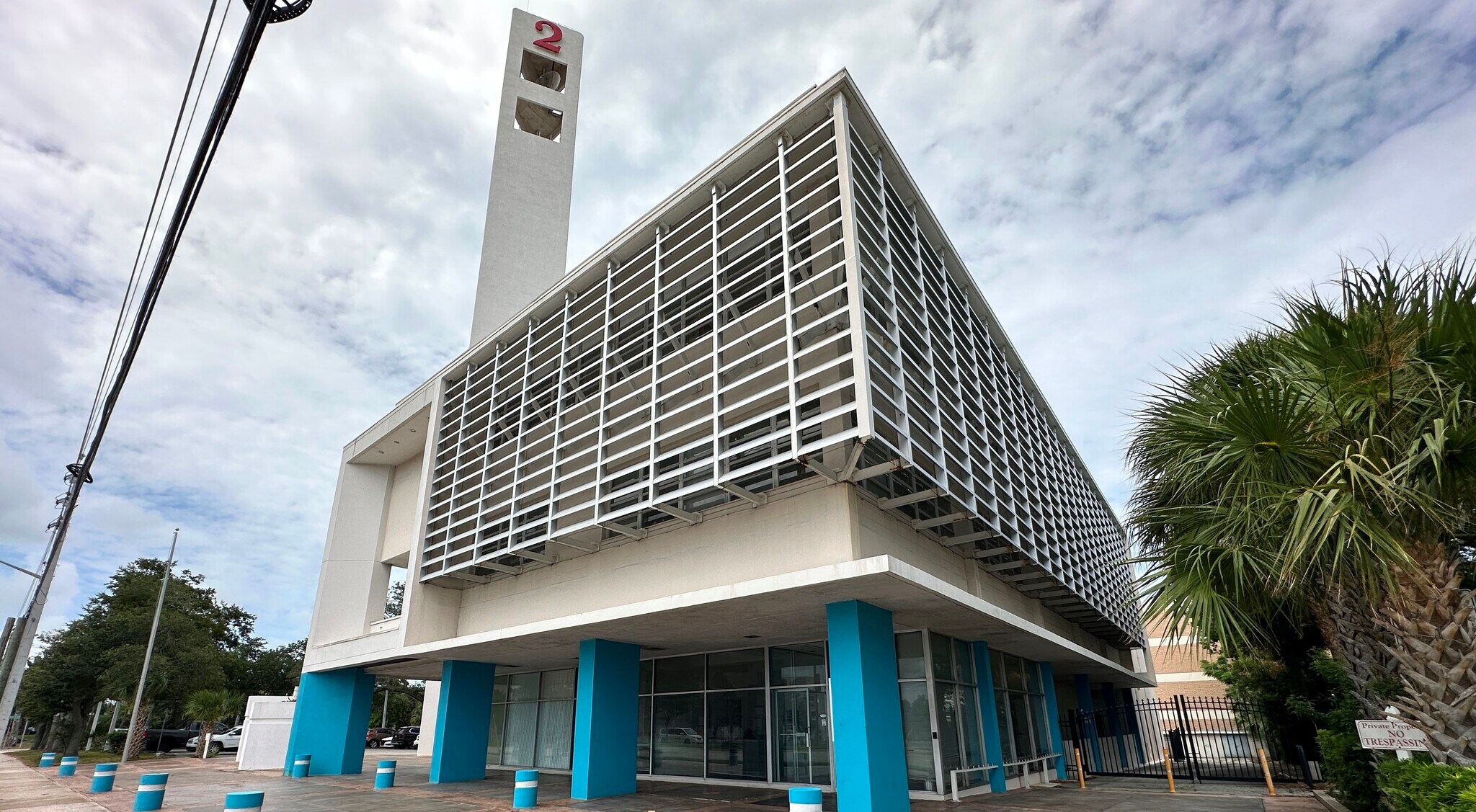 211 N Ridgewood Ave, Daytona Beach, FL à louer Photo du bâtiment- Image 1 de 6