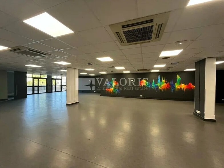 Office in Aix-en-Provence for lease - Interior Photo - Image 3 of 12