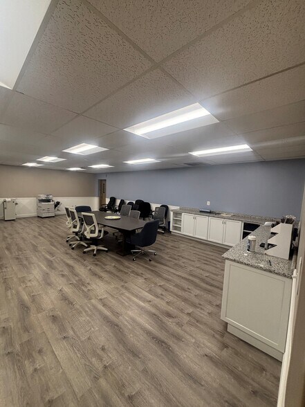 1380 S Pennsylvania Ave, Morrisville, PA à louer - Photo du bâtiment - Image 3 de 18