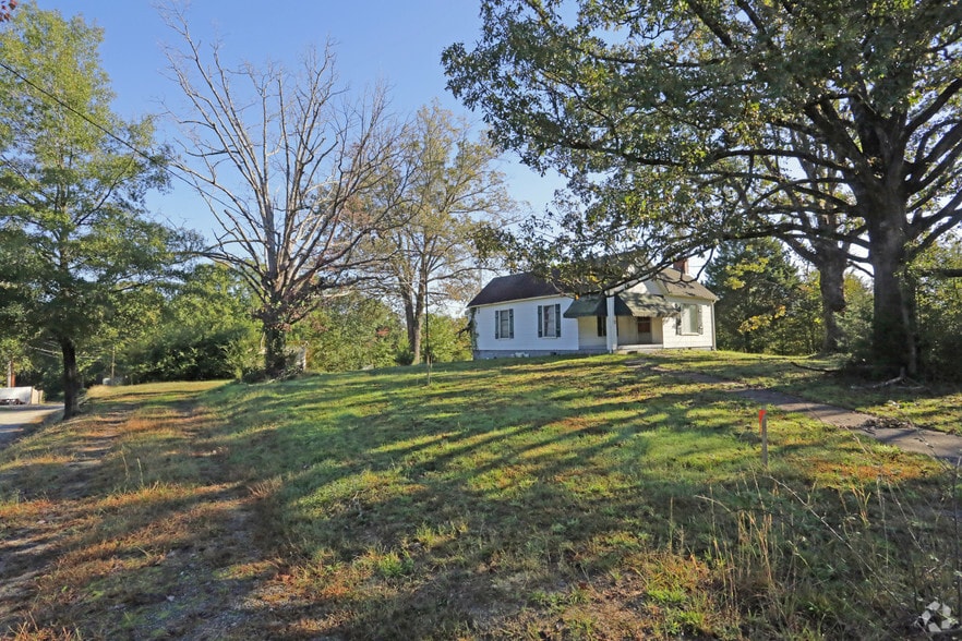 612 Mount Cross Rd, Danville, VA for sale - Building Photo - Image 1 of 25