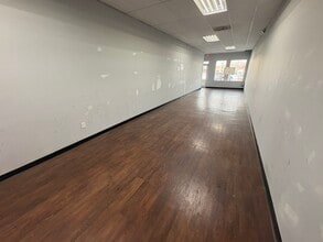 10239 Brookpark Rd, Parma, OH à louer Photo intérieure- Image 2 de 5