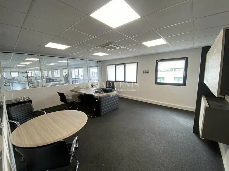 Office in Neuilly-Plaisance for sale - Interior Photo - Image 2 of 11