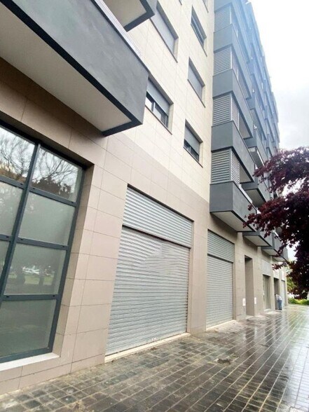 Retail in València for sale - Building Photo - Image 1 of 4