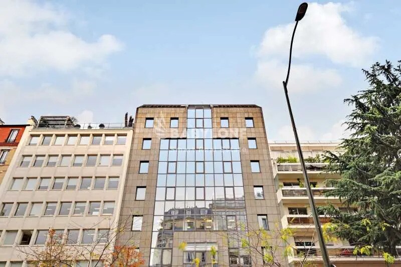 Office in Levallois-Perret for lease - Building Photo - Image 2 of 11