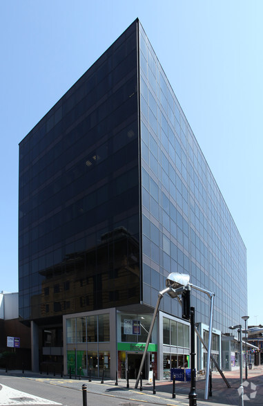 One Crown Sq, Woking for lease - Primary Photo - Image 1 of 12