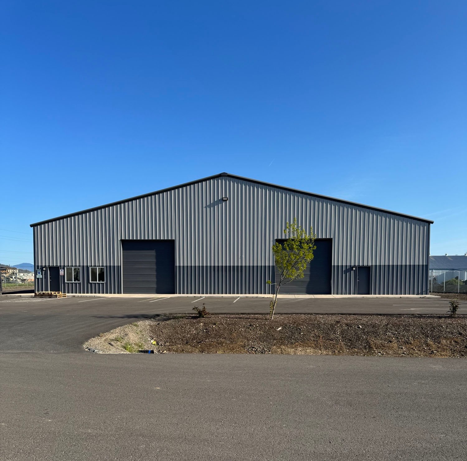 1913 Bobcat Way, Medford, OR à louer Photo du bâtiment- Image 1 de 6