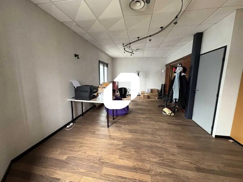 Bureau dans Cenon à louer - Photo du bâtiment - Image 2 de 6