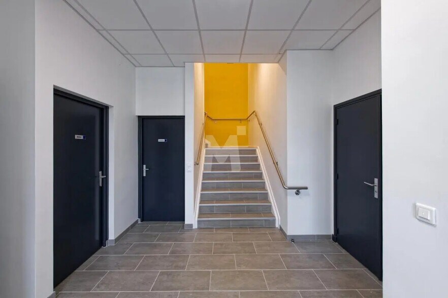 Flex dans Lisses à louer - Photo du bâtiment - Image 3 de 9
