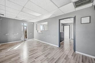 216 Dalton Dr, DeSoto, TX for lease Lobby- Image 2 of 22