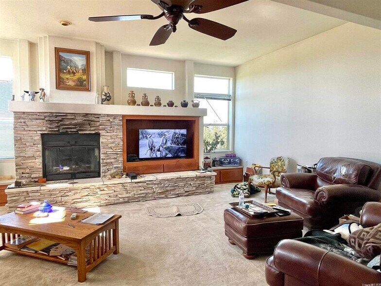 718 Juniper Ridge Rd, Termo, CA à vendre - Photo intérieure - Image 2 de 29