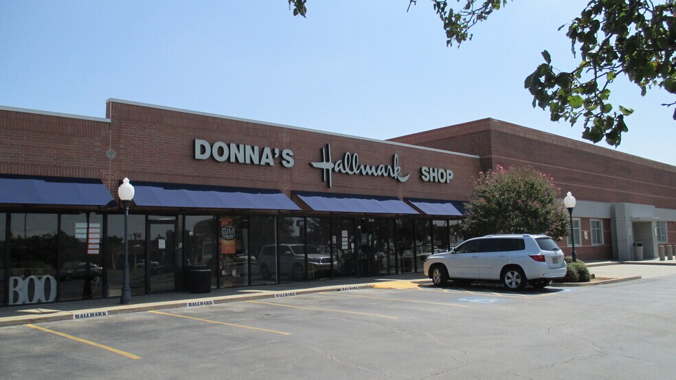 5511-5559 NW Expressway St, Oklahoma City, OK à louer - Photo du bâtiment - Image 2 de 7